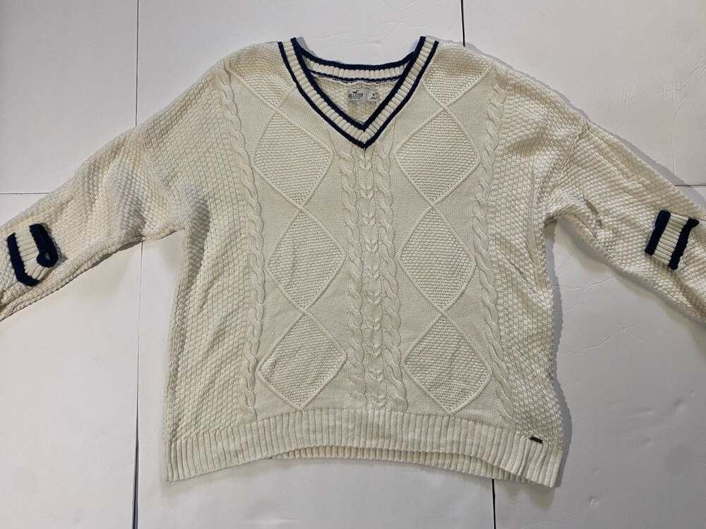 Hollister Cable Knit V-Neck Sweater Size M